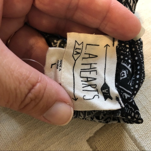 Black and white elephant tribal tank size large - Picture 5 of 5